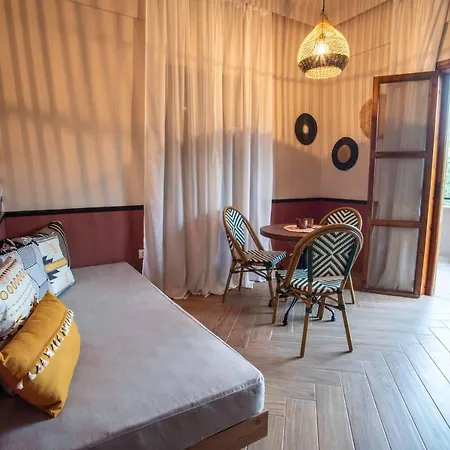Krissaia Seaside 公寓式酒店