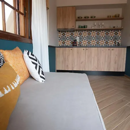 アパートホテル Krissaia Seaside 4*