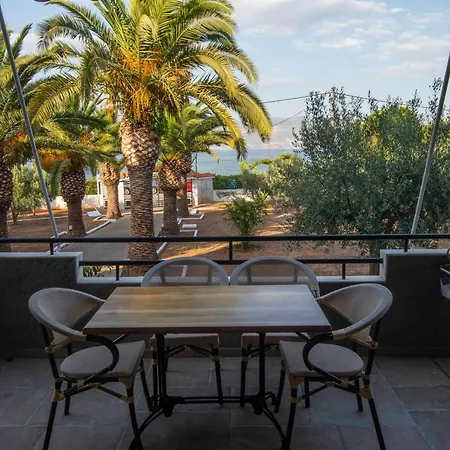 Krissaia Seaside アパートホテル